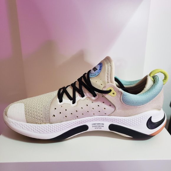 Nike Women's Joyride Run Flyknit - Picture 5 of 11